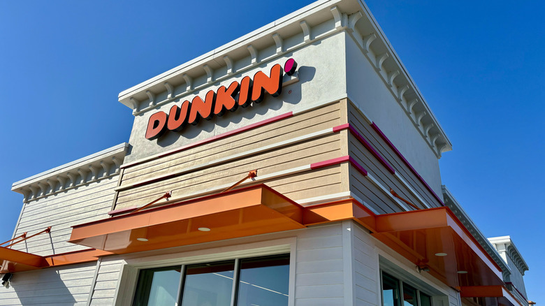 Dunkin exterior