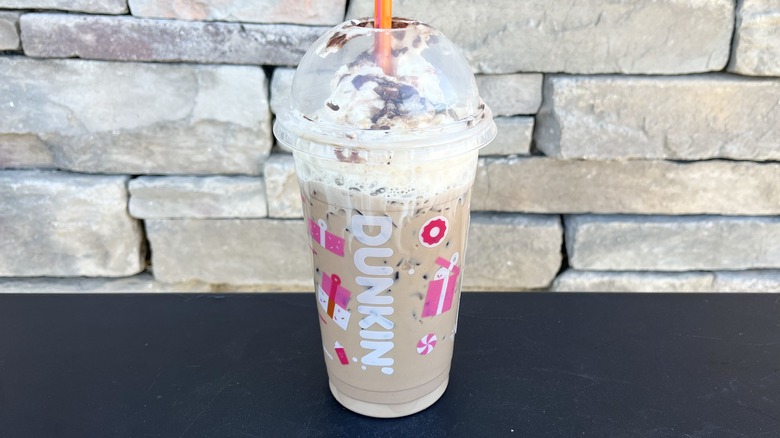 dunkin' iced peppermint mocha