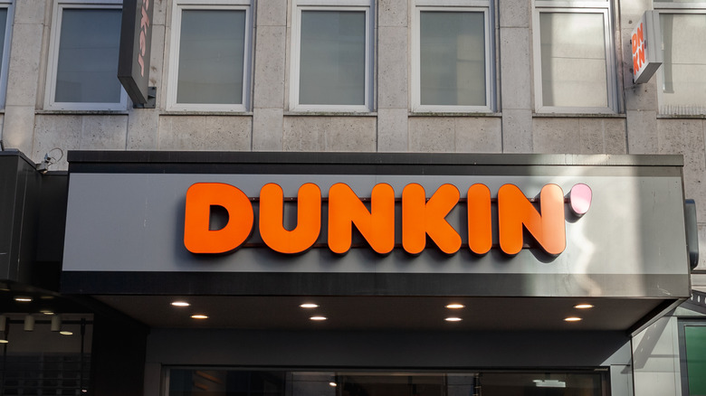 dunkin' store sign