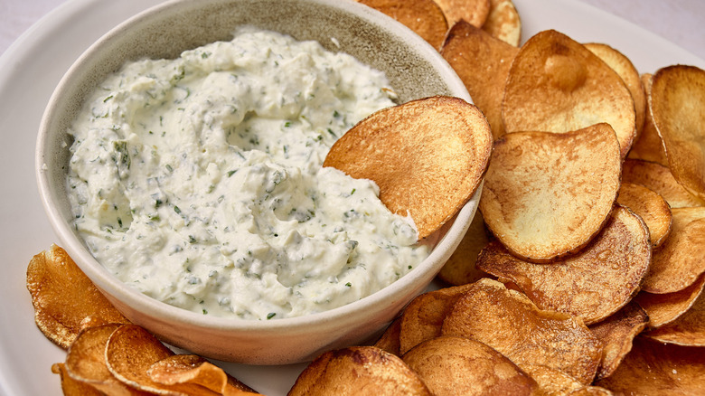 kettle chips in onion dip