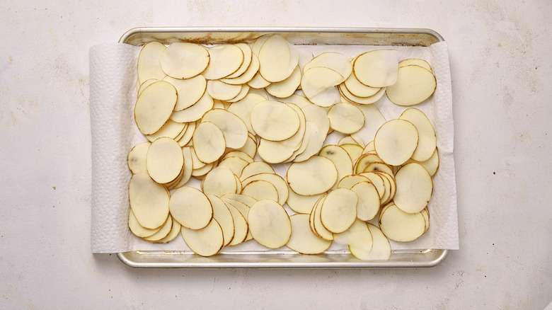 drying potatoes on paper towel