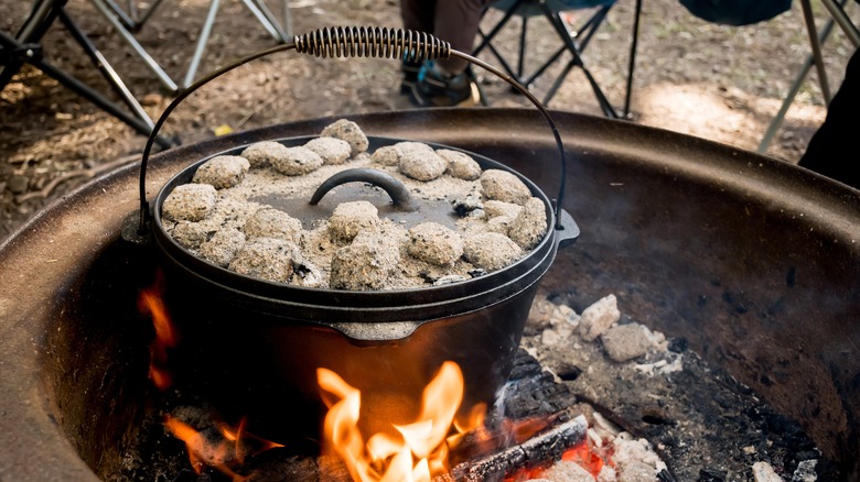 Campfire dutch oven