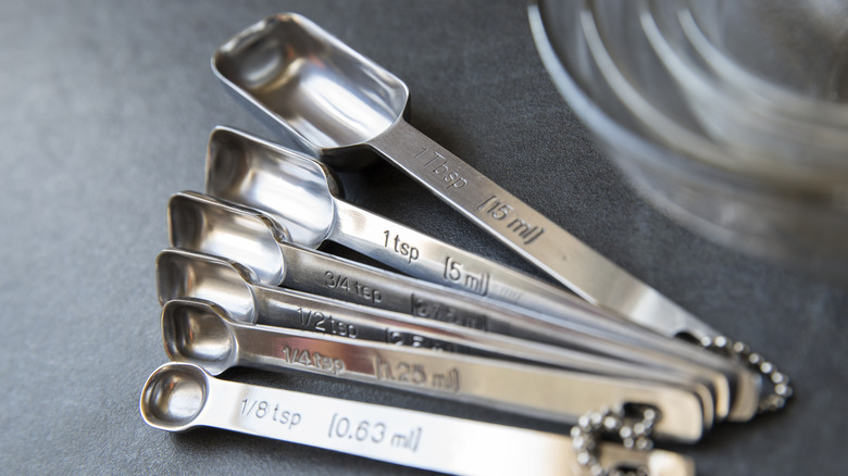 metal measuring spoons