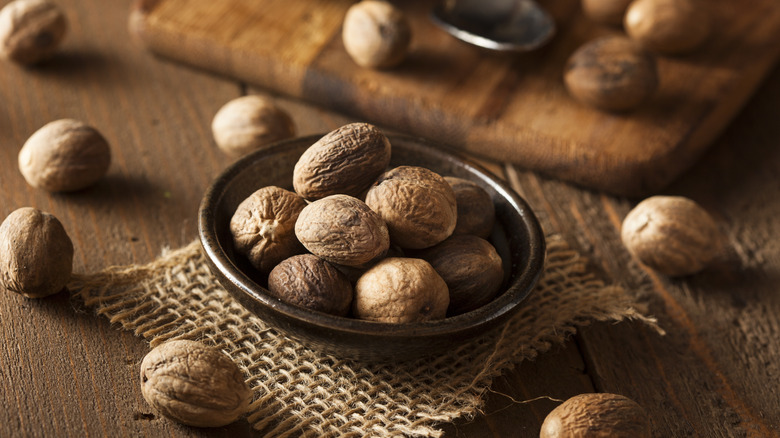 bowl full of whole nutmeg