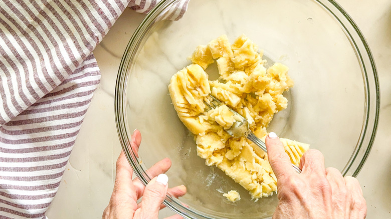 mashed bananas in glass bowl