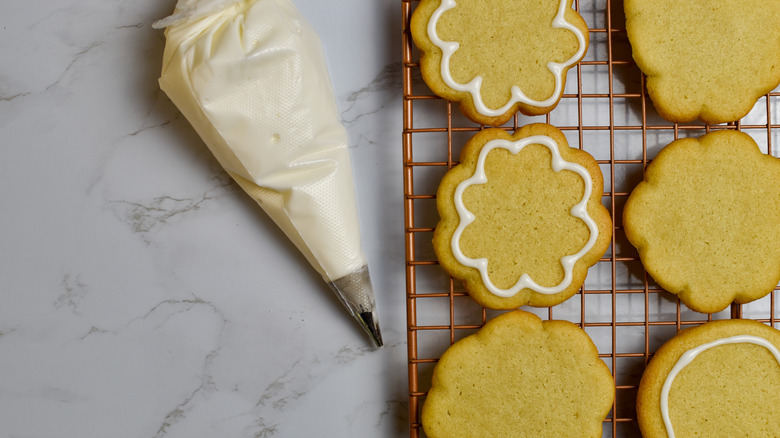 easy royal icing on cookies 