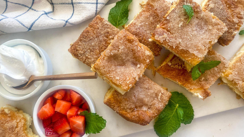 cheesecake slices with strawberries