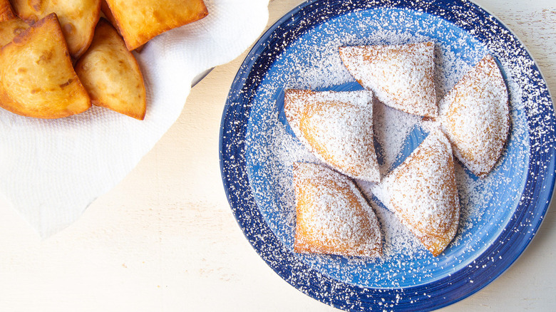 sopapillas on blue plate