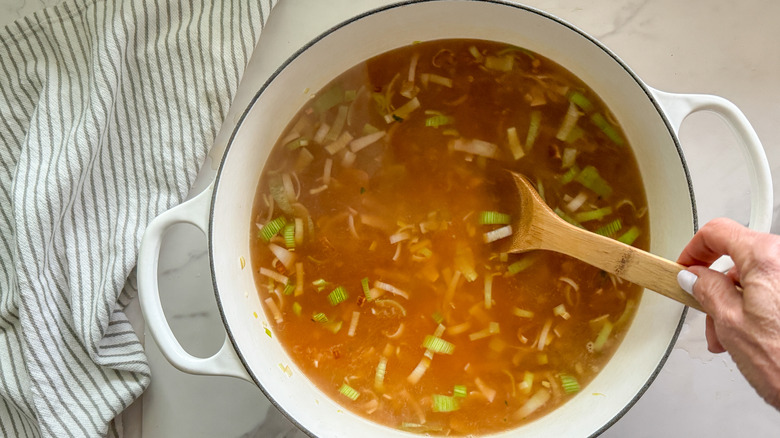 hand stirring pot