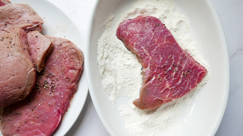 Beef in a bowl with flour 