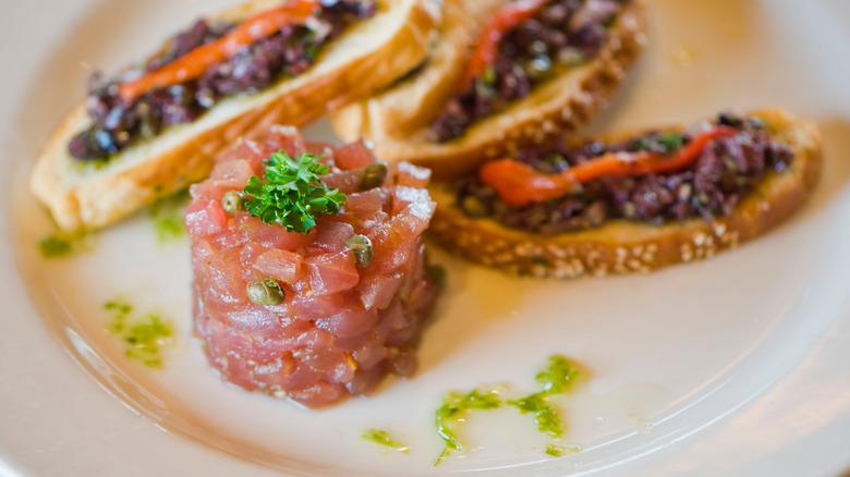 tuna tartare served with toast