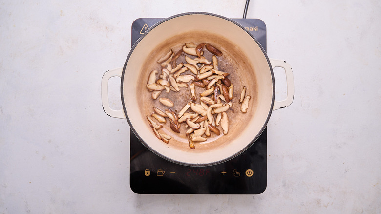 browning mushrooms in pot