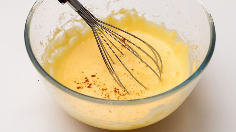 Adding cayenne pepper to hollandaise 