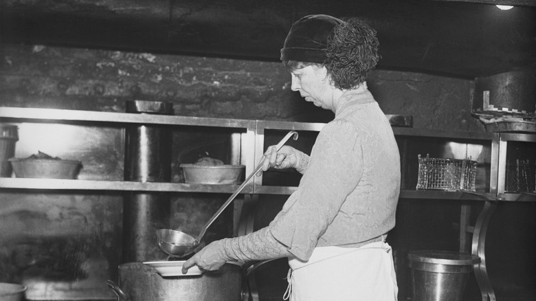 Black and white photo of Eleanor Roosevelt ladling soup