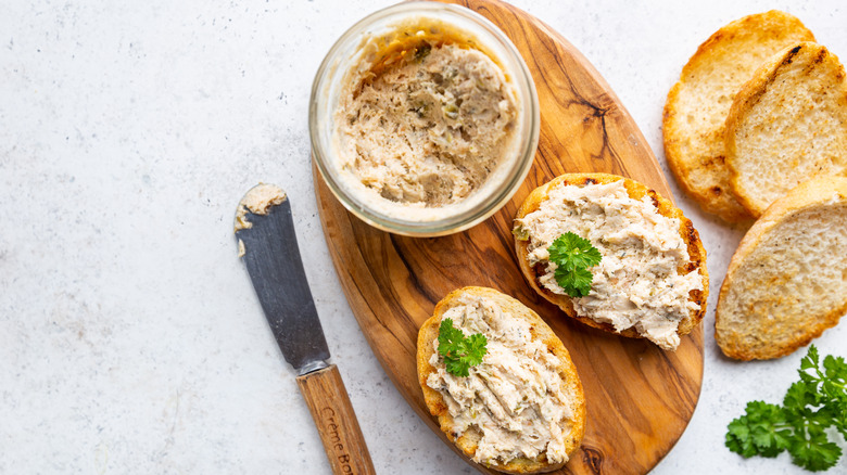 Bread with seafood dip