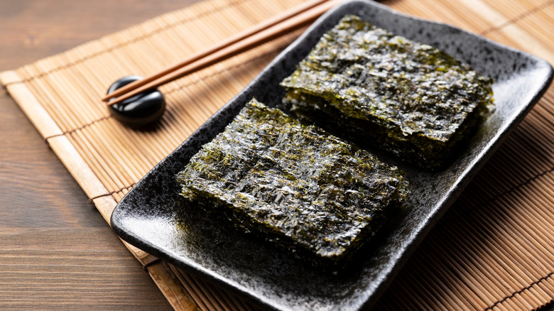 Two stacks of dried seaweeds on a rectangle plate