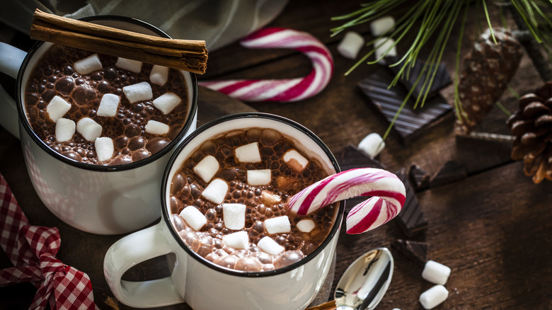 peppermint hot chocolate with marshmallows