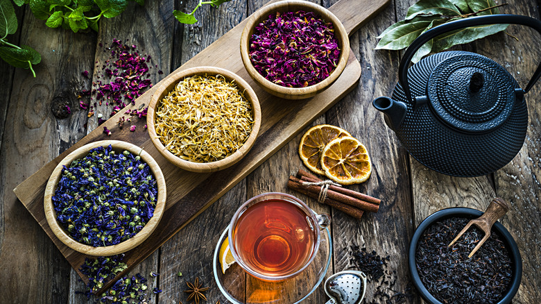 Assorted loose leaf tea