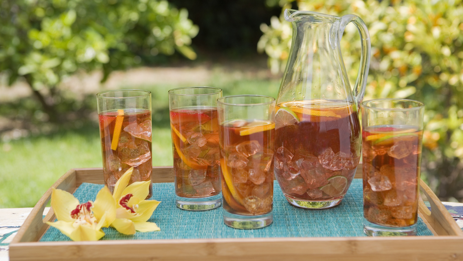 https://www.tastingtable.com/img/gallery/elevate-your-iced-tea-by-simply-switching-to-loose-leaf/l-intro-1687373558.jpg