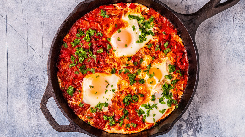 shakshuka in iron pan