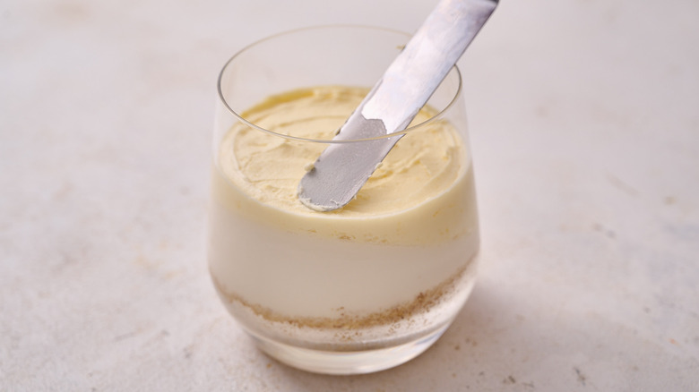 adding pudding to glass