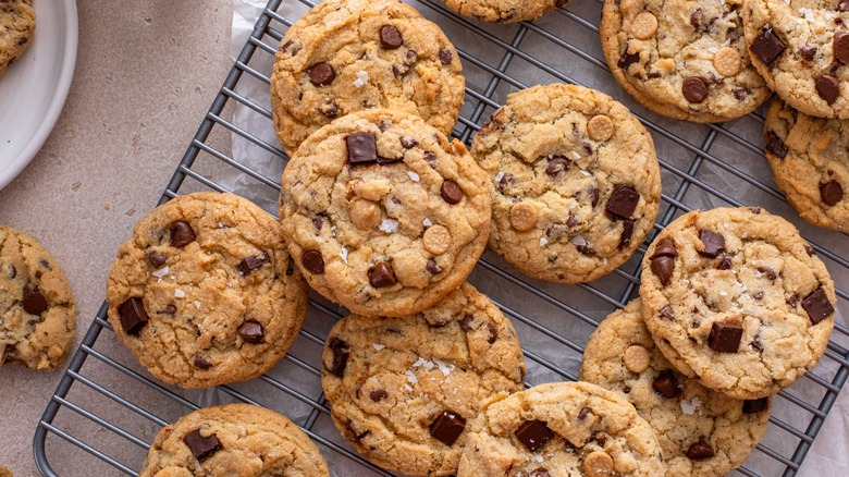 cookies on cooling rack