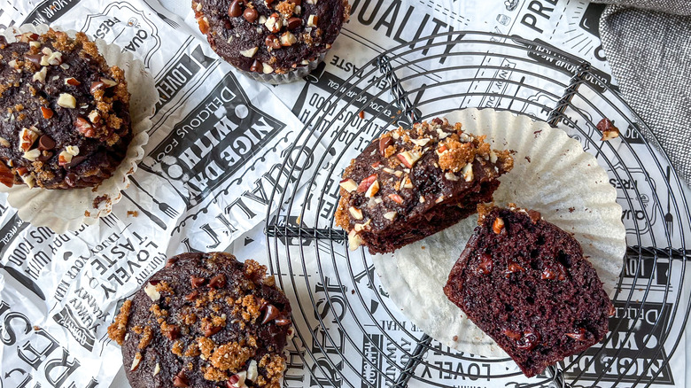 chocolate espresso muffins cooling