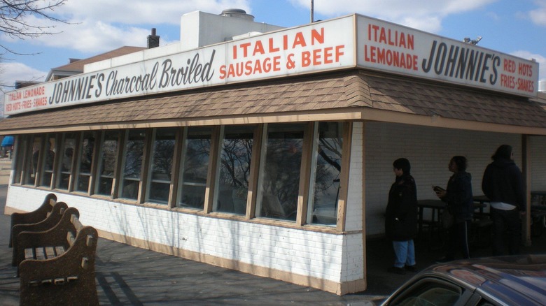 Johnnie's beef stand exterior