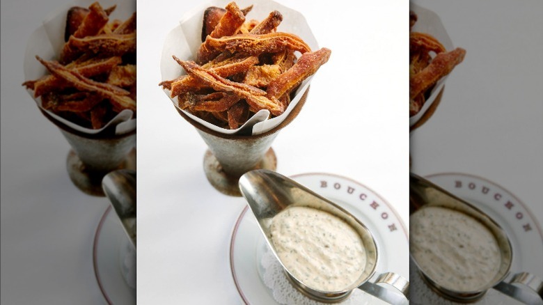 fried pig ears with sauce