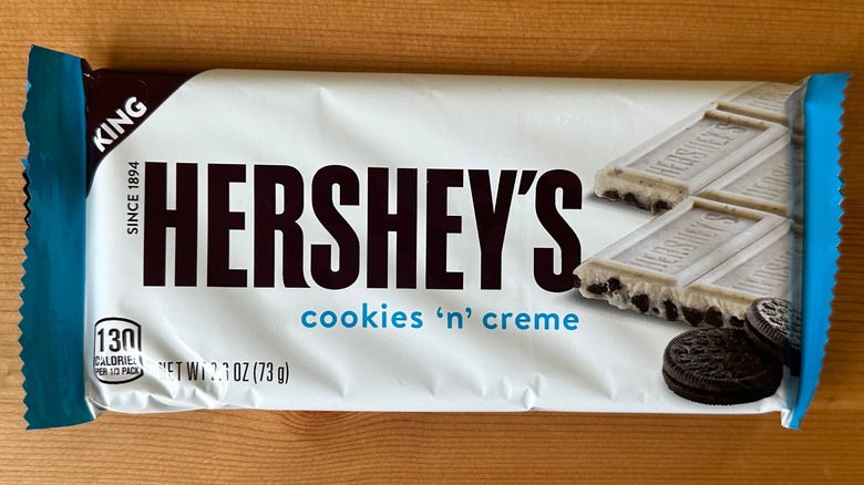 Hershey's Cookies 'n' Creme bar