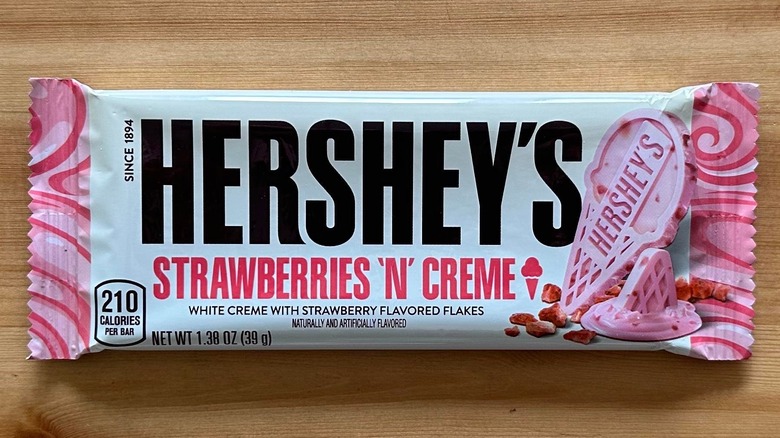 Hershey's Strawberries 'n' Creme bar