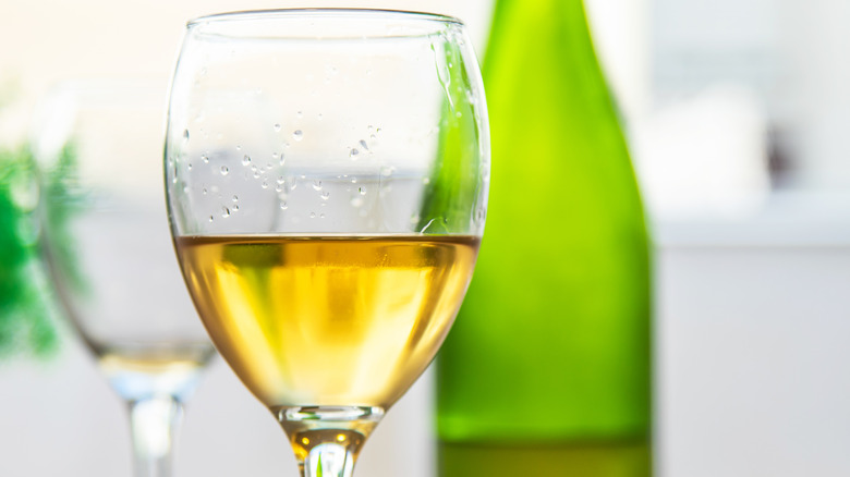 Close-up glass of albariño