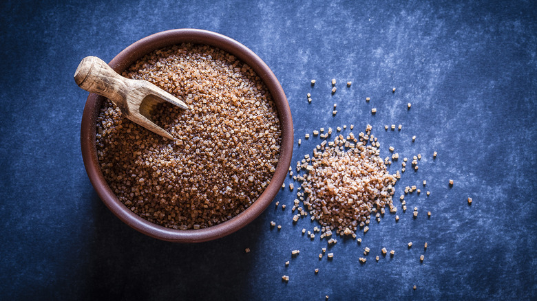 cane sugar in bowl