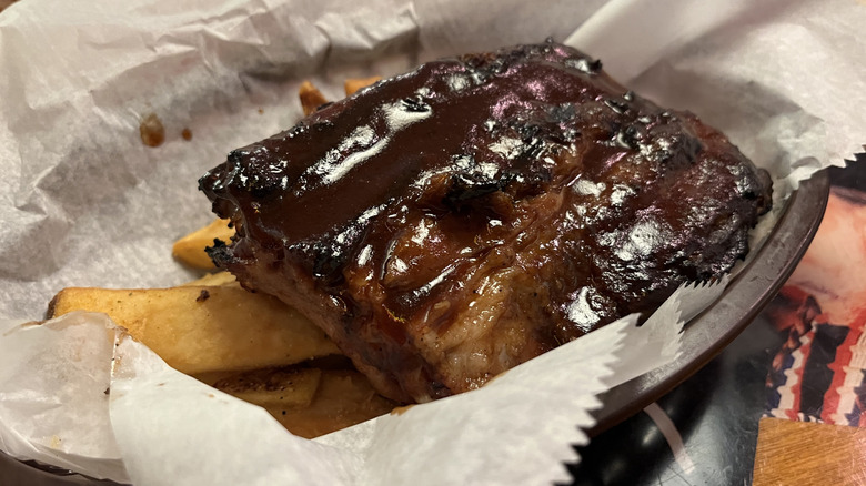 Ranger ribs with fries in a basket
