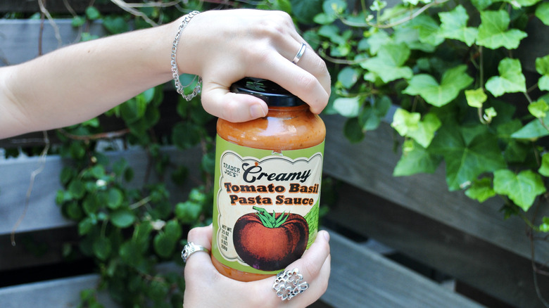 trader joe's creamy tomato basil pasta sauce