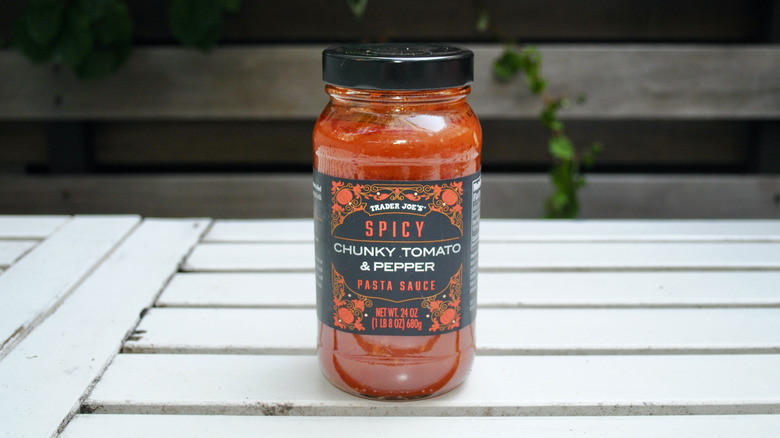 trader joe's spicy chunky tomato and pepper pasta sauce