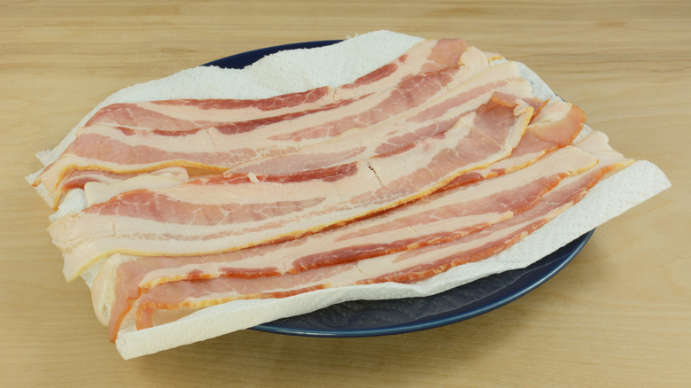 Raw bacon on paper towel 