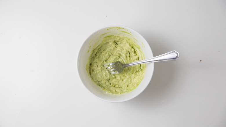 green creamy dressing in bowl