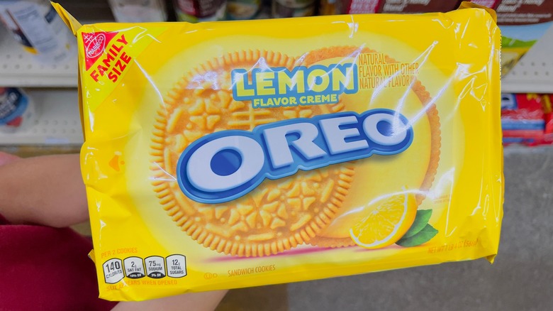 Lemon-flavored Oreo pack