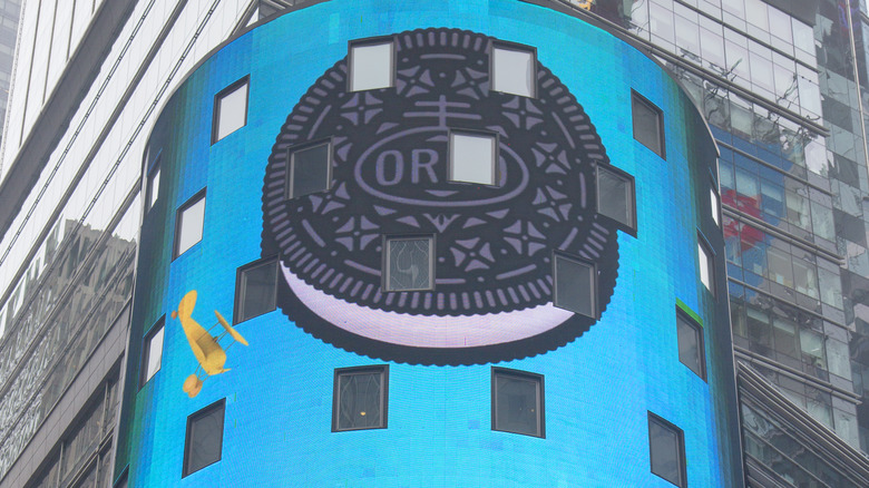 Oreo billboard in New York