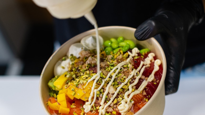 Poke bowl with aioli 