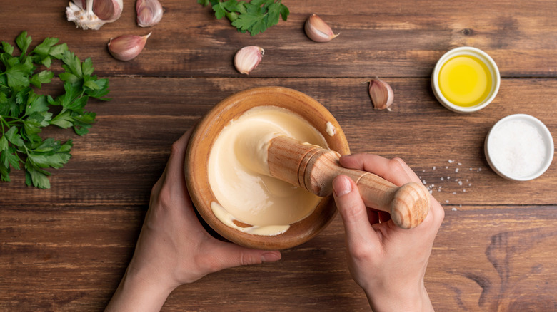 Hand emulsifying aioli 