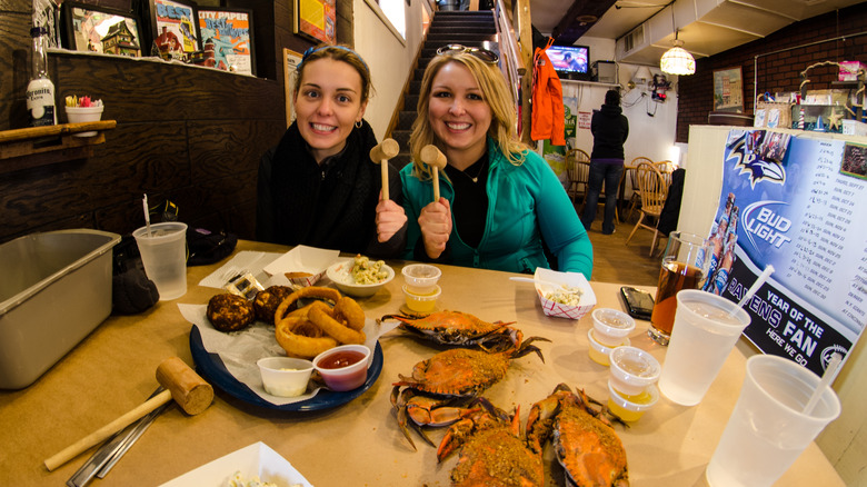 Women mallets eating crab dinner