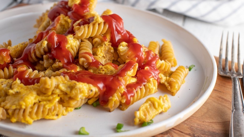 Pasta with eggs and ketchup