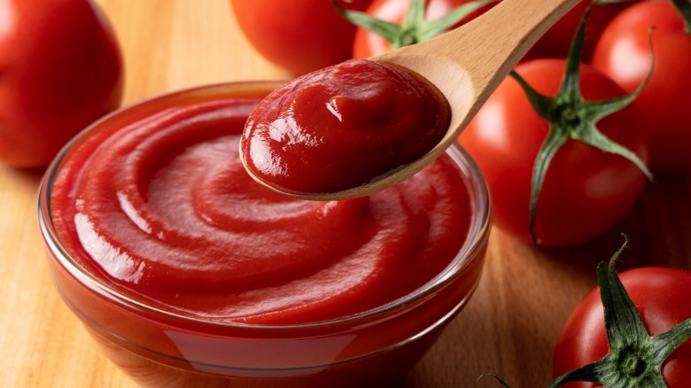 Ketchup in bowl and spoon