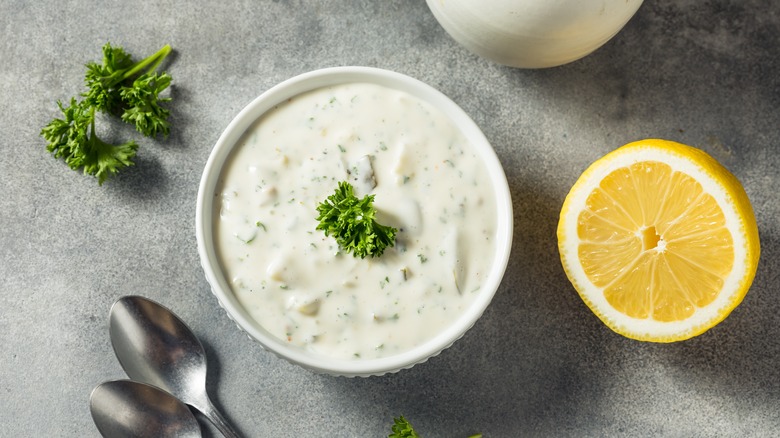 bowl of tartar sauce