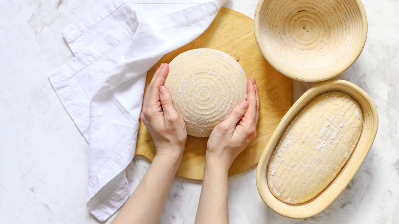 Shaping bread dough for banneton