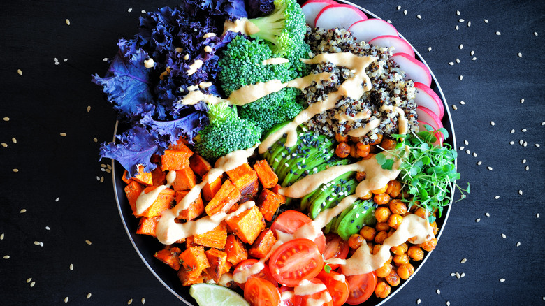 Quinoa bowl with dressing