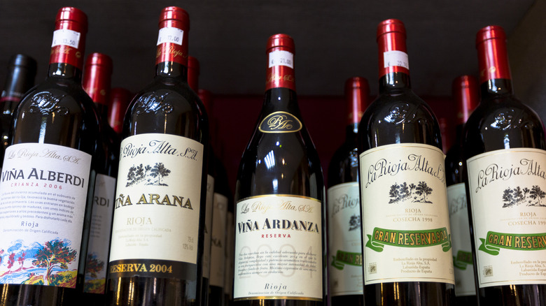 spanish wines from rioja with different classifications