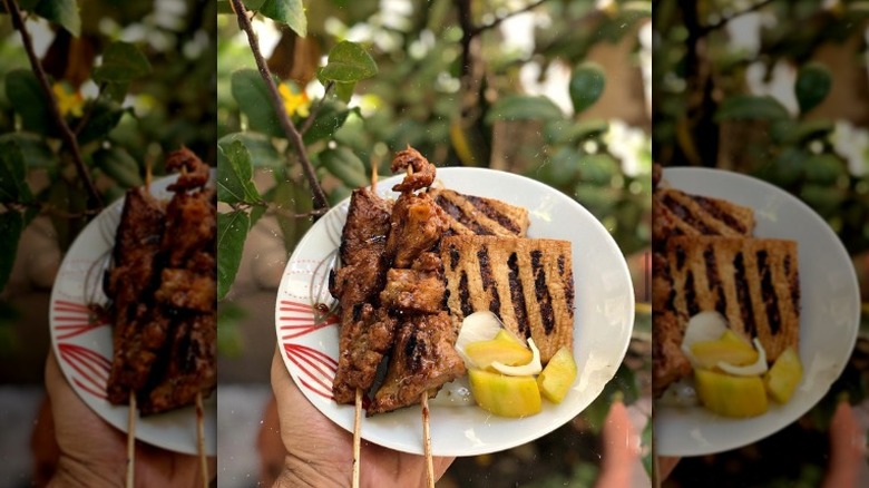 Roasted seitan with side dishes